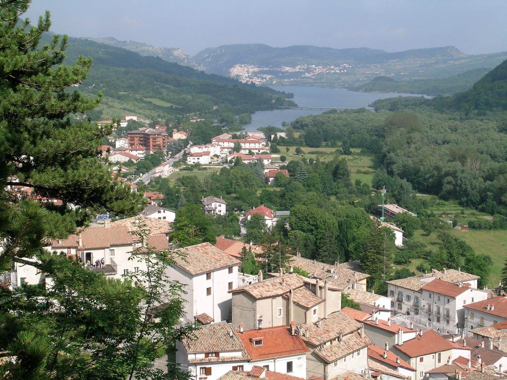 Hotel Il Vecchio Pescatore Villetta Barrea Exterior foto